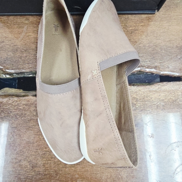 Frye Melanie Slip On - Picture 3 of 7